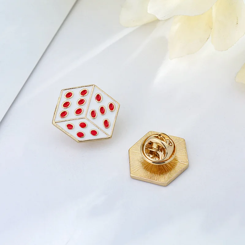 Original Dice Emoji Expression Bag Decoration Enamel Brooch Japanese Style Spoof Fun Collar Pin Badge Women Clothes Jewelry | Украшения и