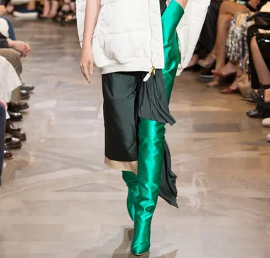 Женские атласные сапоги до бедра розовые синие с острым носком на высоком