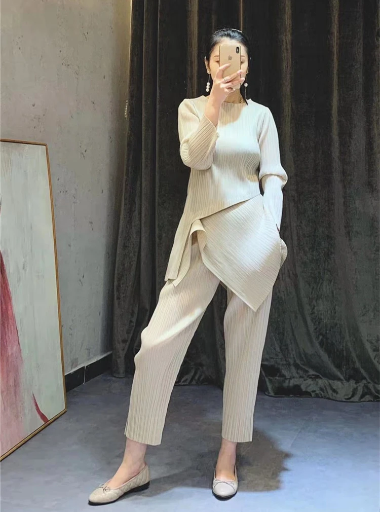 Miyake Fold понижающий возраст вестернизация Ранняя весна умный Двухсекционный французский миноритарный Женский костюм