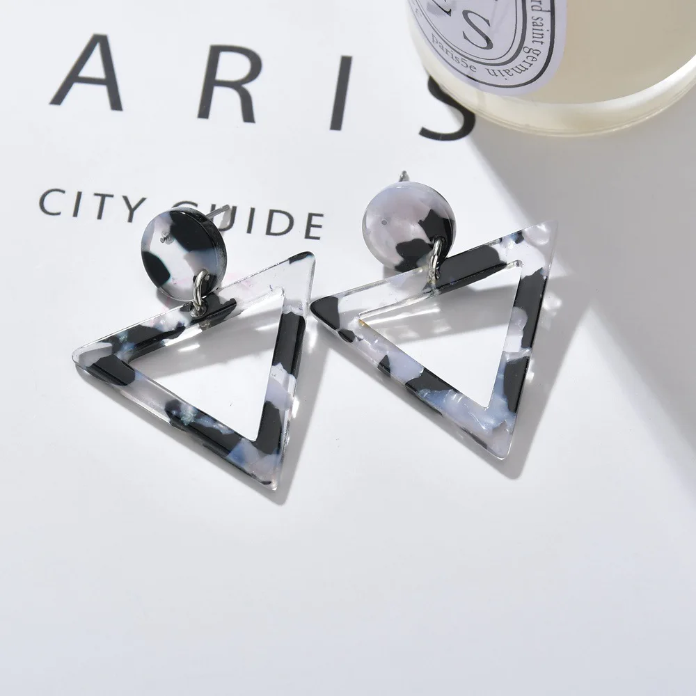 Женские серьги подвески с геометрическим рисунком простые цветным узором