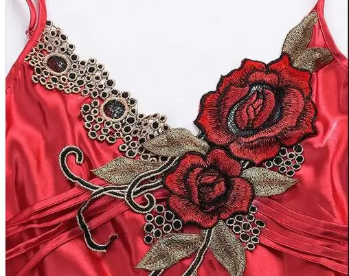 Летняя сексуальная ночная рубашка на бретельках с вышивкой красного цвета из