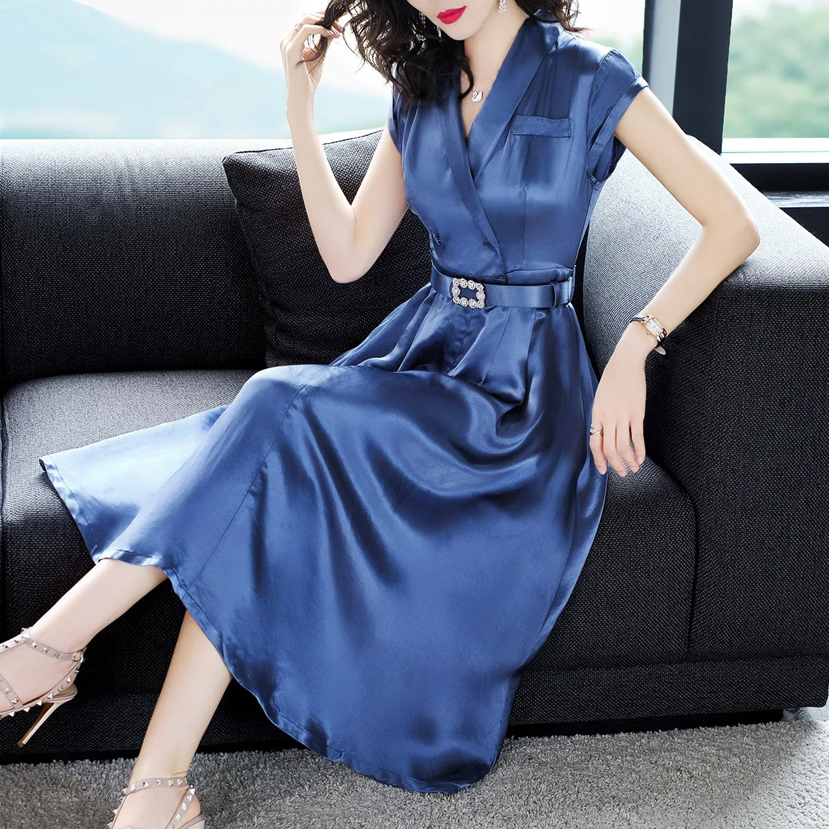 

Summer new fashion V-neck A-line dress temperament sleeveless long section high waist large swing dress female JQ953