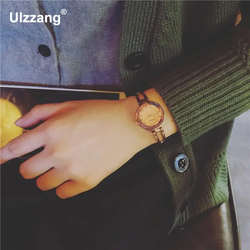 Женские часы простой маленький Круглый с циферблатом розовое золото серебристый