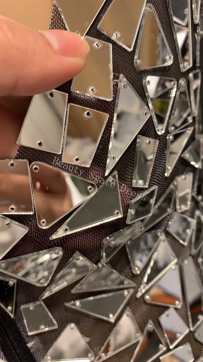 Женское длинное платье соблазнительное из сетчатой ткани с серебристыми