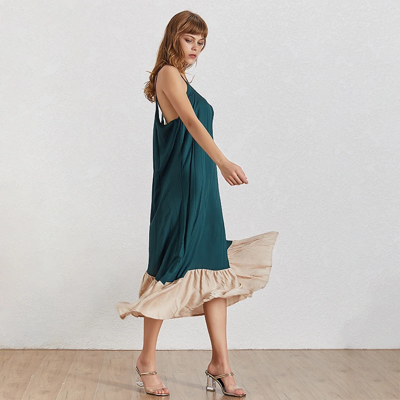 Женское платье без рукавов TWOTWINSTYLE белое свободное составного кроя с круглым