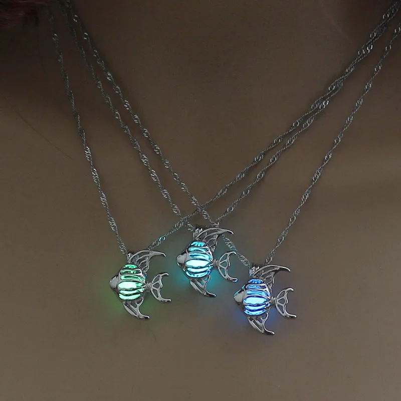 

Glow in the Dark Jewelry with Silver Plated Goldfish Shaped Luminous Stone Choker Pendant Necklace for Unisex Party Gift