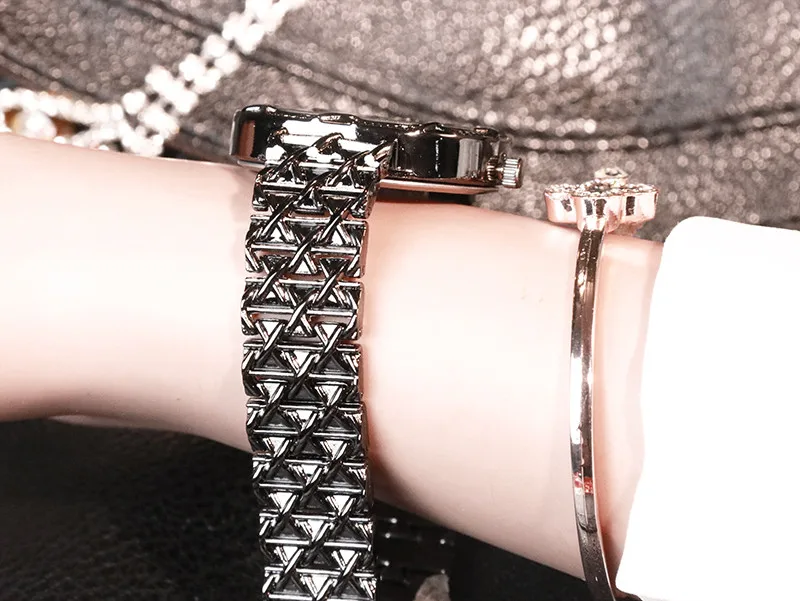 Женские кварцевые наручные часы роскошные модные с маленьким циферблатом без