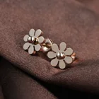 Женские маленькие серьги-гвоздики ZooMango, модные романтичные серьги из нержавеющей стали цвета розового золота с ромашками, ZE17028