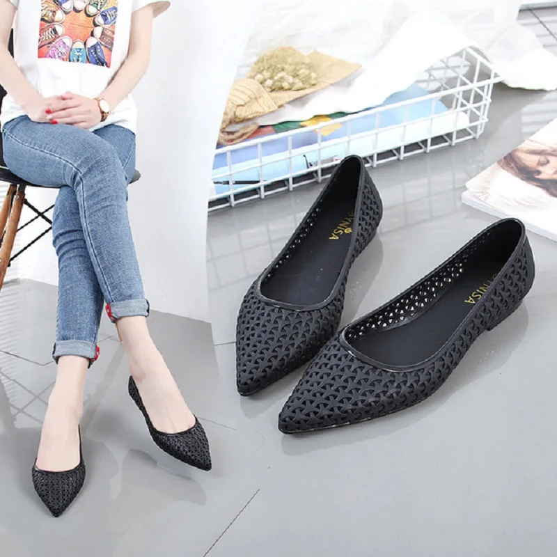 Женские летние пляжные сандалии с закрытым носком на плоской подошве острым и