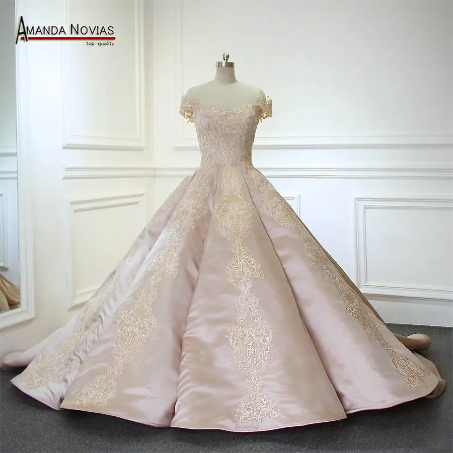 Свадебное платье с длинным шлейфом Amanda Novias реальные фотографии 2019 | Свадьбы и