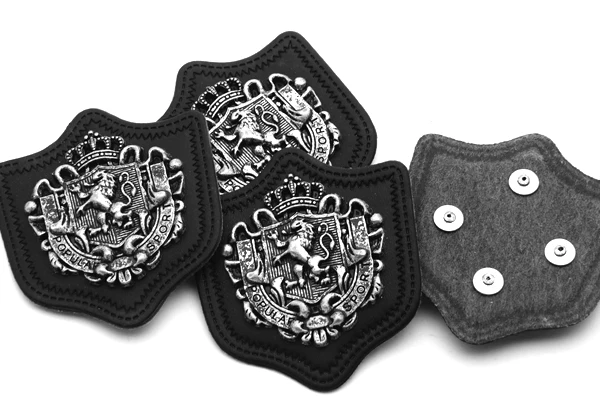 15 шт./лот черная искусственная кожа нашивка ПРИШИТАЯ на этикетке металлический