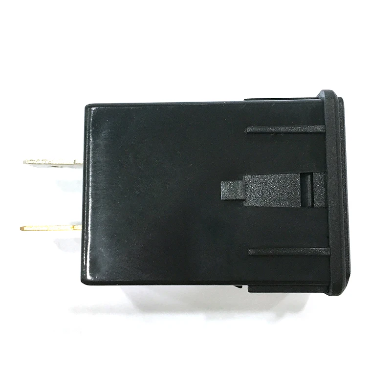 Автомобильное зарядное устройство с двумя USB портами 12 24 В С светодиодный ем 60