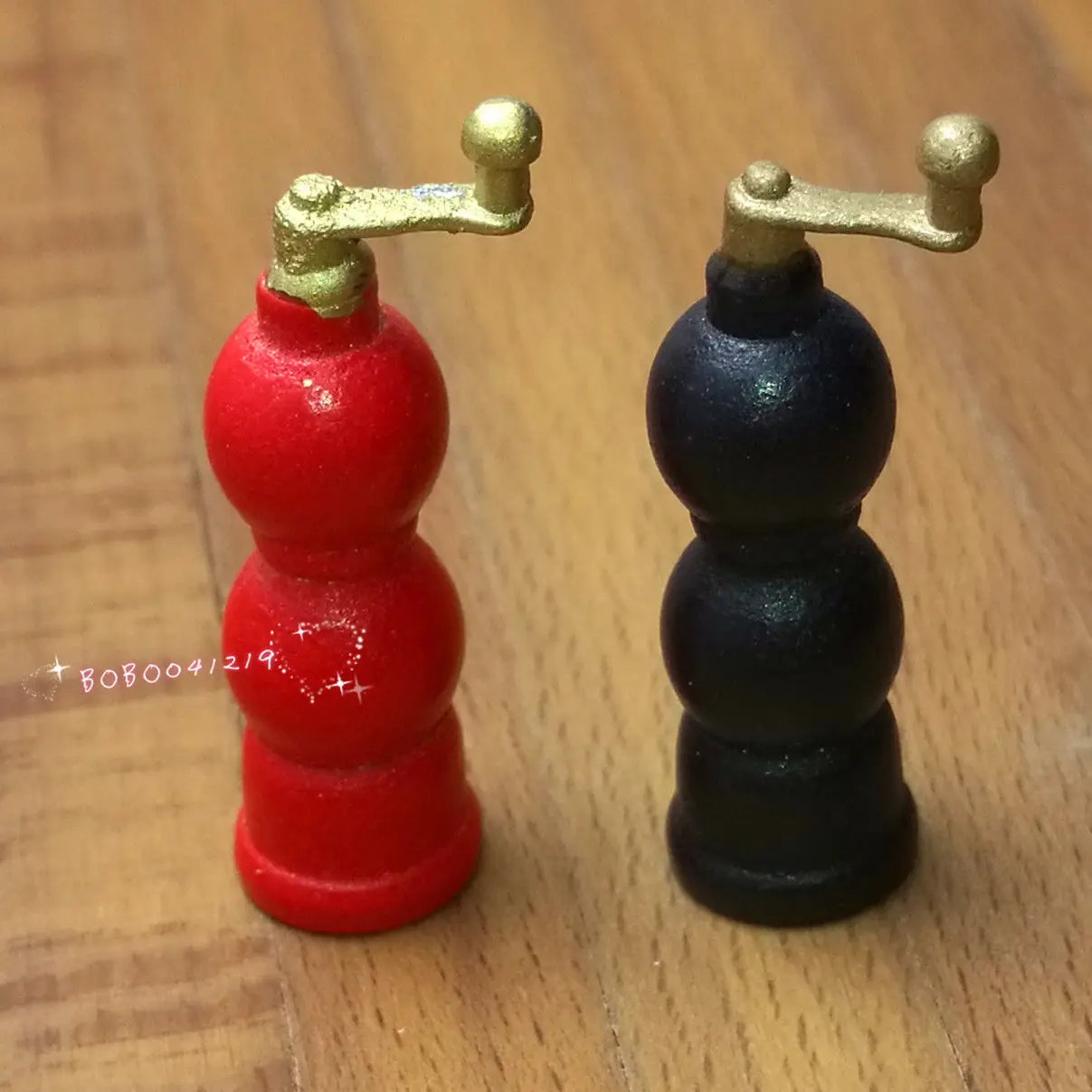 Dollhouse Miniature 1:12 Toy 2 Pieces Of Wooden Grinders Height 3.4cm SPO560 |