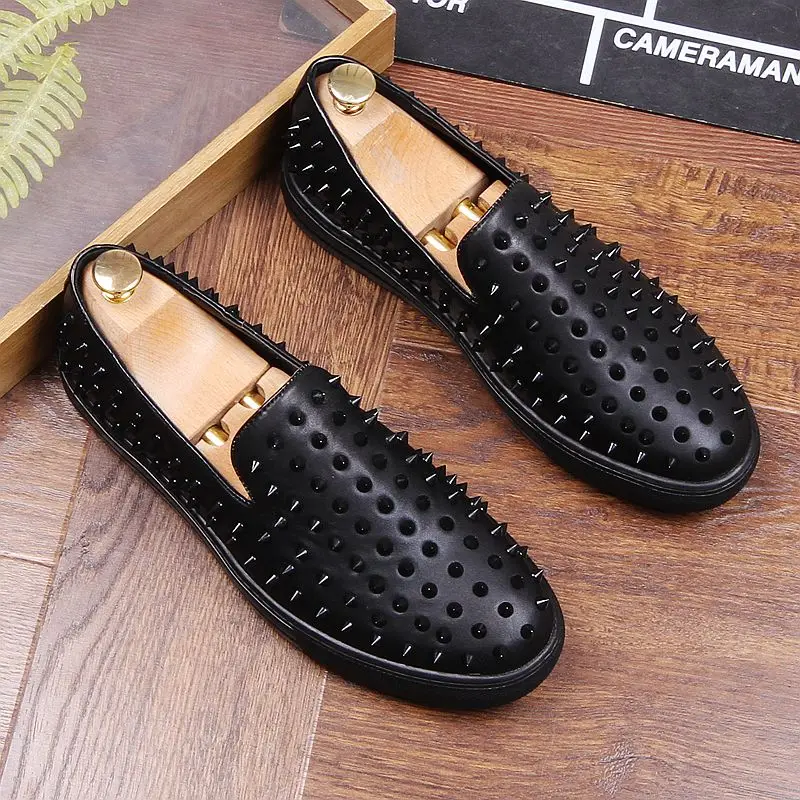 Мужские шикарные Мокасины с шипами и шипами; zapatos hombre; Разноцветные Свадебные модельные туфли с заклепками; цвет красный, синий, белый