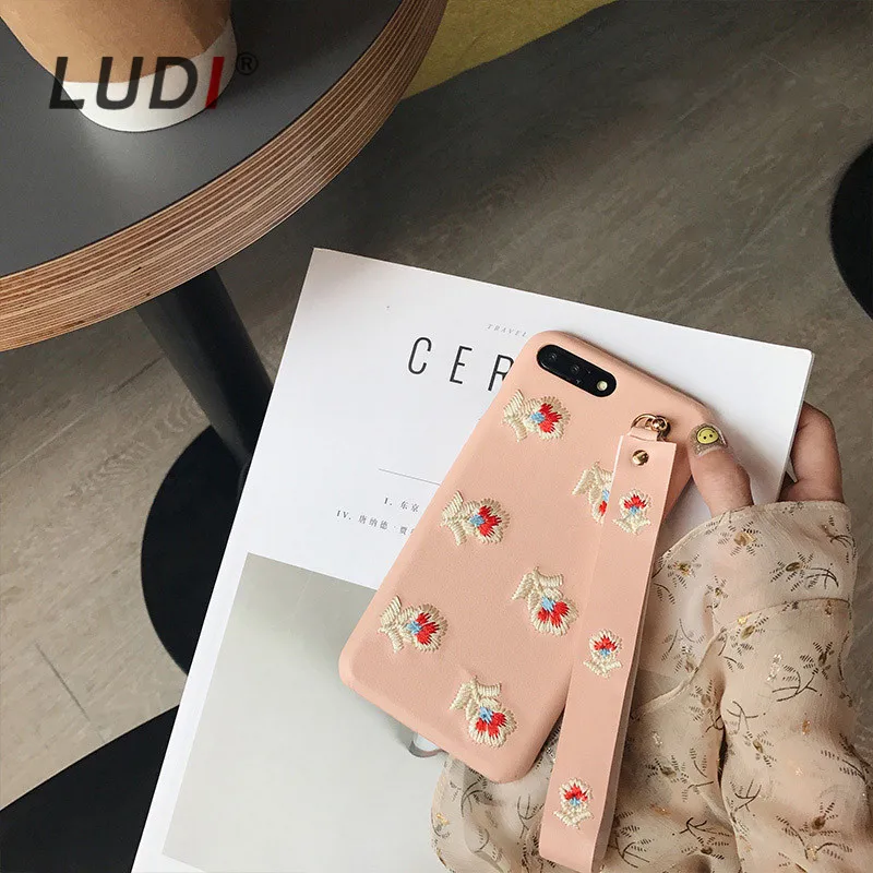 Чехол LUDI из ПУ кожи с цветочной вышивкой на запястье для iPhone 7 7plus Жесткий в