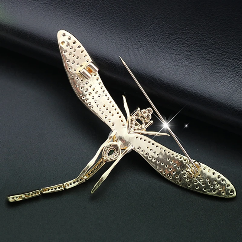 Креативная брошь с зеленым подвижным хвостом и стрекозой|Броши| |