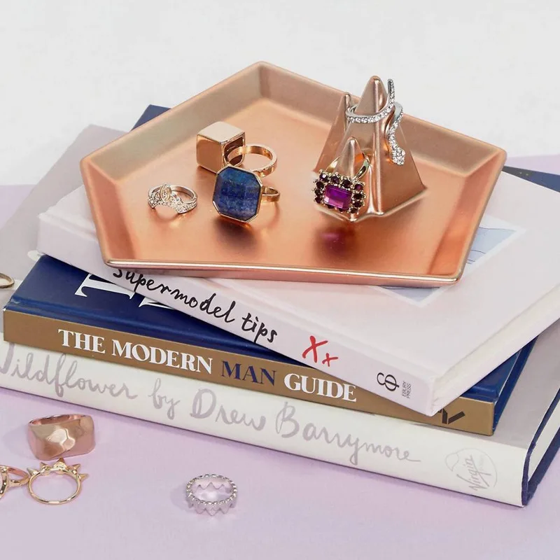 European home furnishings are decorated with pottery and porcelain ring necklace for Jewelry collection tray |