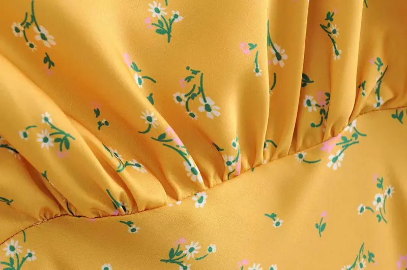 Летнее тонкое желтое атласное платье с цветочным принтом женское шелковое миди