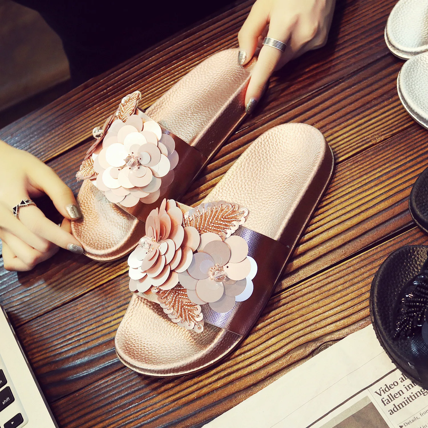 New Women Bright Slippers Spring Summer Autumn Home Beach Slippers Home Flip Flops Comfortable Flat Shoes 988