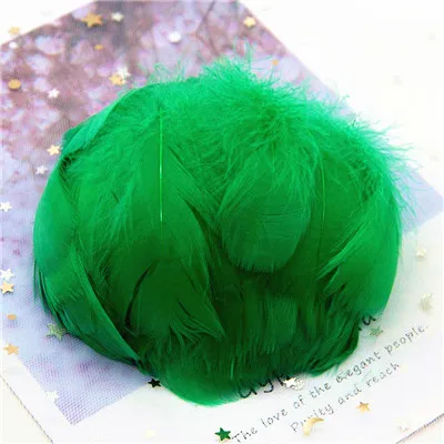 grass green 100pcs Натуральные гусиные перья 4-8 см, маленькие плавающие цветные перья лебедя, Плюм для рукоделия, свадебные украшения, украшения для дома, 100 шт - Цвет: grass green 100pcs