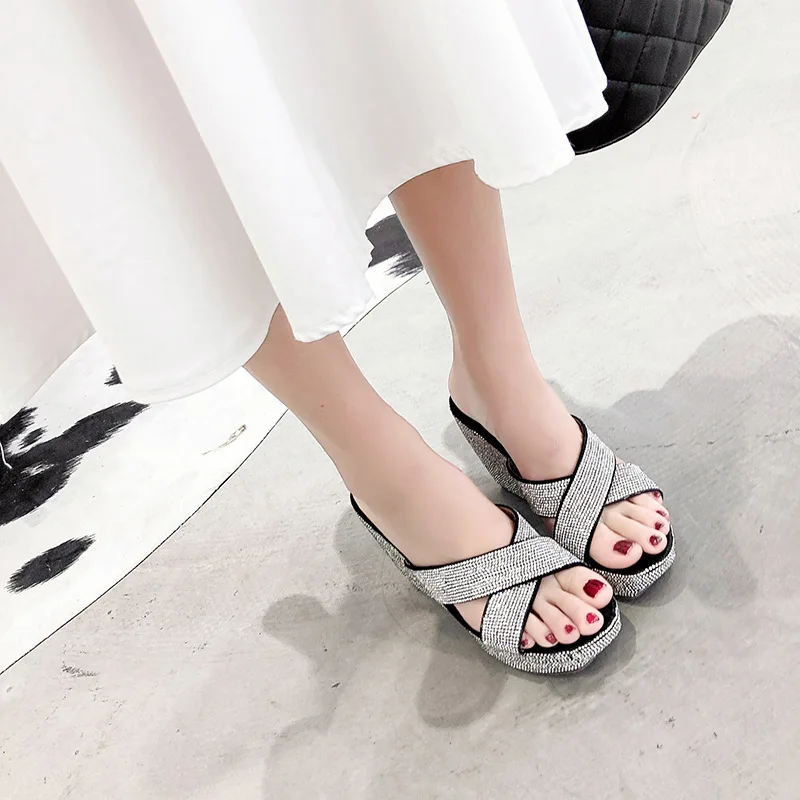 Поперечная полоса открытый носок Кристальные клинья сандалии женские римские на