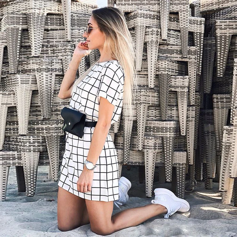 Женское Короткое платье в клетку с круглым вырезом и коротким рукавом