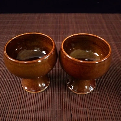 

Детские украшения, красивые чашки, пара