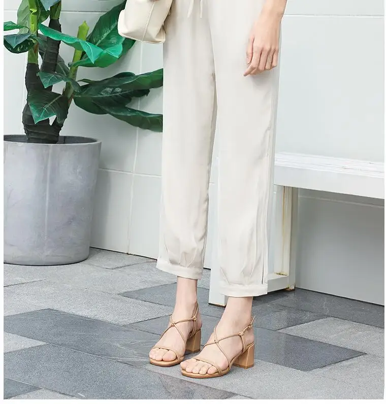 Soulier femme/Босоножки на ремешках с перекрестной шнуровкой; женская обувь на квадратном каблуке с пряжкой; повседневная обувь с высокой пряжкой; универсальная обувь с узкими ремешками