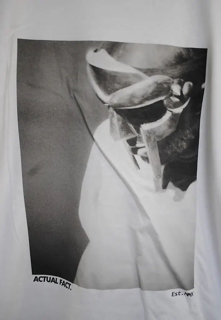 Фактический факт MF DOOM MADVILLAIN черный и белый рэп хип хоп Футболка 100% хлопок