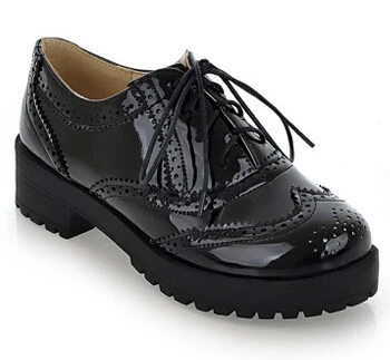 Милые новые модные туфли из лакированной кожи черные белые цвета кружевные