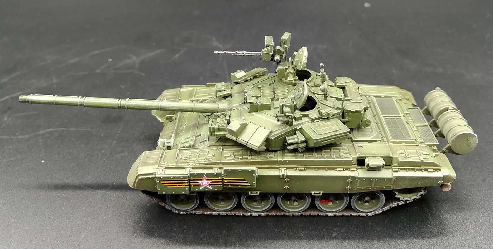 T-90 T-90A России MBT День Победы парад 2015 1/72 Готовая модель танка |