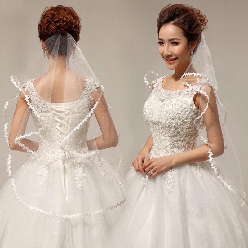 

Cheap Vintage White Ivory Short Bridal Veils With Lace Edge Two Layers Appliqued Adult Wedding Veils Fingertip Veils In Stock