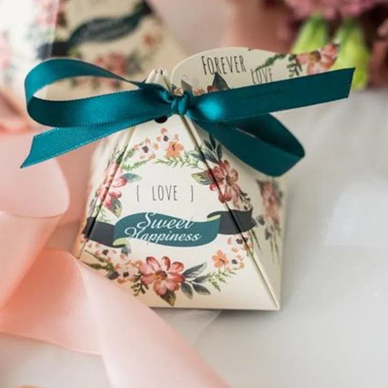 

Creative Triangular Pyramid Floral Printed Garland Wedding Favors Candy Boxes Bomboniera Party Gift Box With Ribbons & Tags