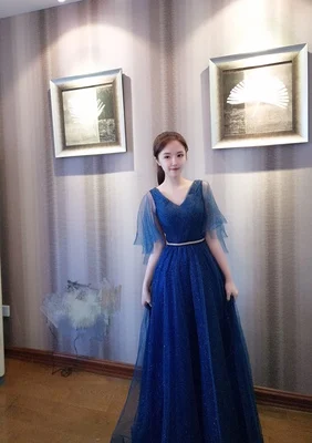 Новое блестящее вечернее платье длинное темно синее с оборками рукавом до локтя