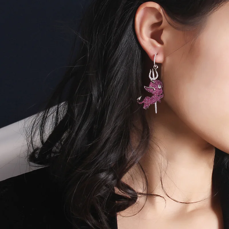 Серьги-подвески женские Асимметричные из серебра 925 пробы с красным Купидоном |