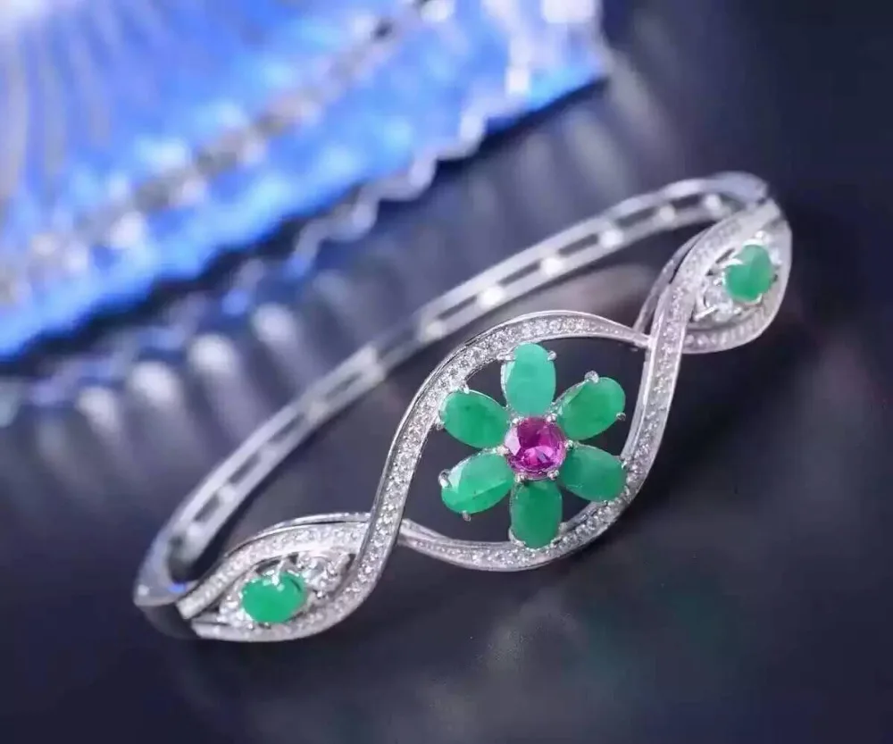 Женский браслет с природным зеленым изумрудом из серебра S925 пробы цветами