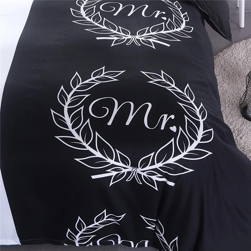 Постельные принадлежности черного и белого цвета для влюбленных используется