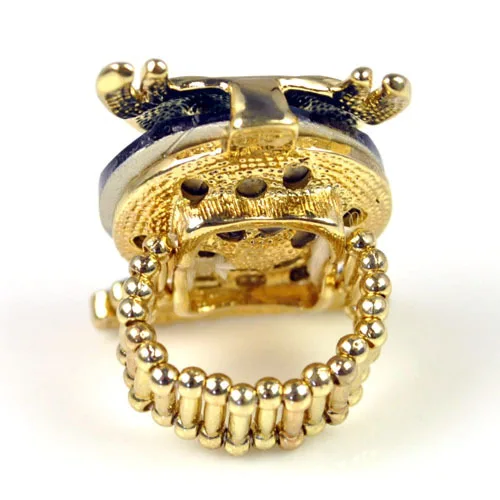 Женское растягивающееся кольцо золотистого цвета с блестящими кристаллами в