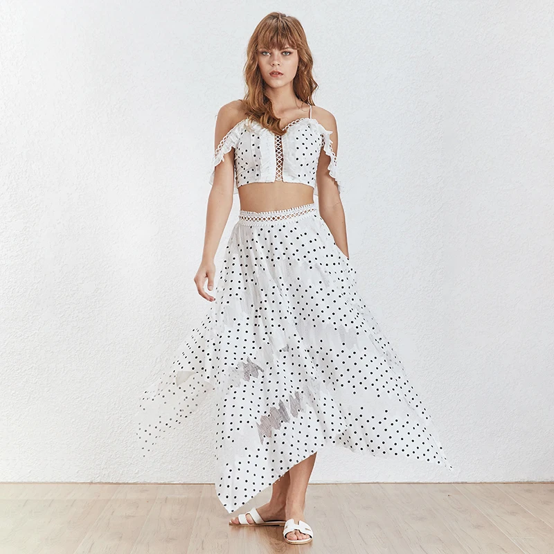 TWOTWINSTYLE женский костюм в горошек на бретелях с открытыми плечами короткие