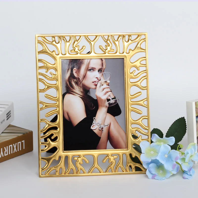 

Yakri Northern Europe Style Metal Photo Picture Frames with Deer Shape MPF083