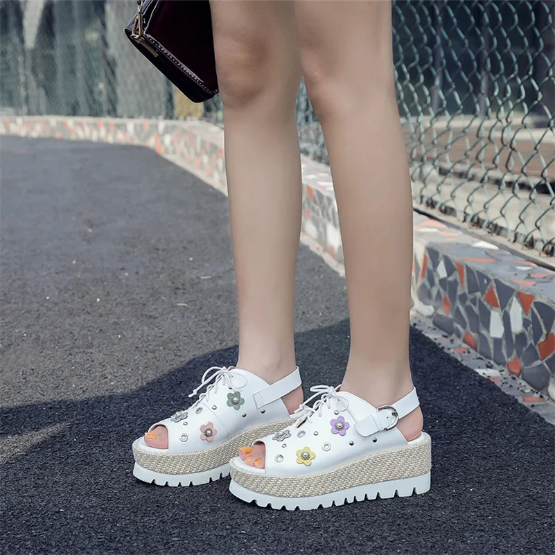 Женские сандалии FEDONAS на плоской подошве из натуральной кожи с цветами | Обувь