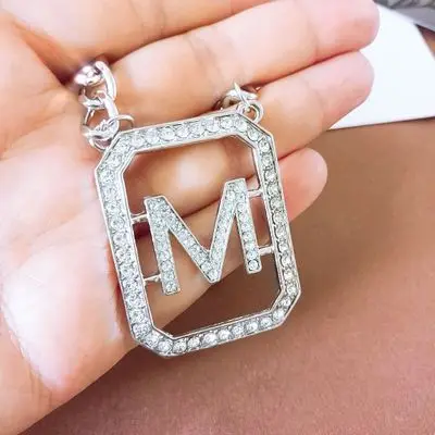 Модное ожерелье с маленькими инициалами персонализированное буквами M бижутерия