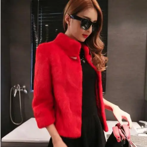 Женское пушистое пальто из искусственного меха Черное и белое теплое короткое