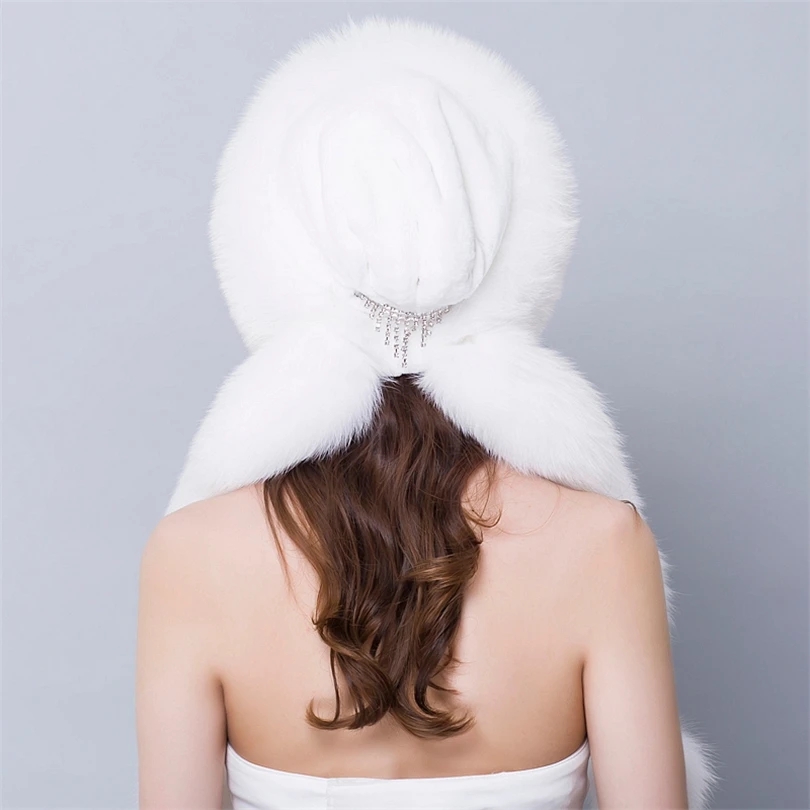 Рисунок 4 - Женская меховая шапка-бомбер