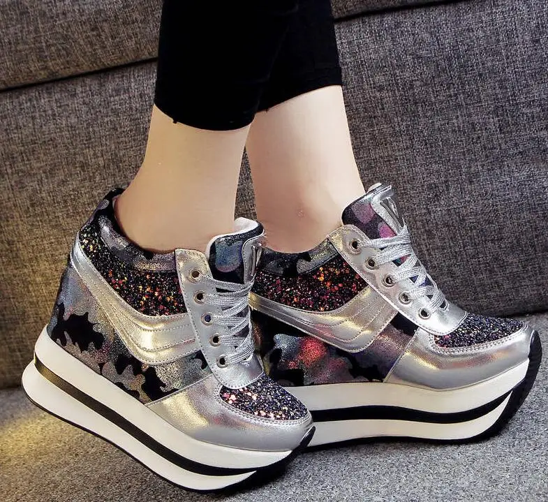 Женские кроссовки на платформе дышащие высокой танкетке с двойной молнией