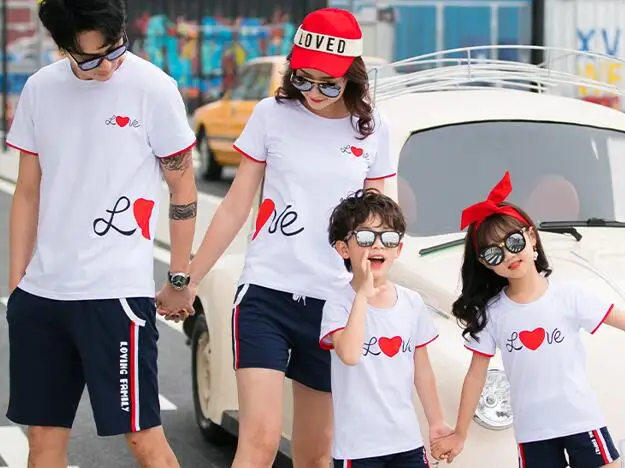 Семейные комплекты футболки с надписью «Love» Одежда «mommy and me» Футболки для мамы, дочки, папы и сына семейные летние платья - Цвет: A
