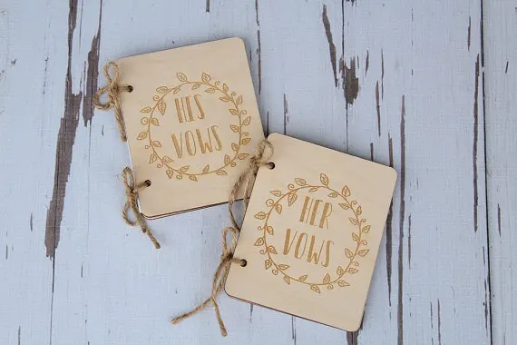 На заказ выгравированы свадьбы его ее деревенский деревянный обет Книга набор и