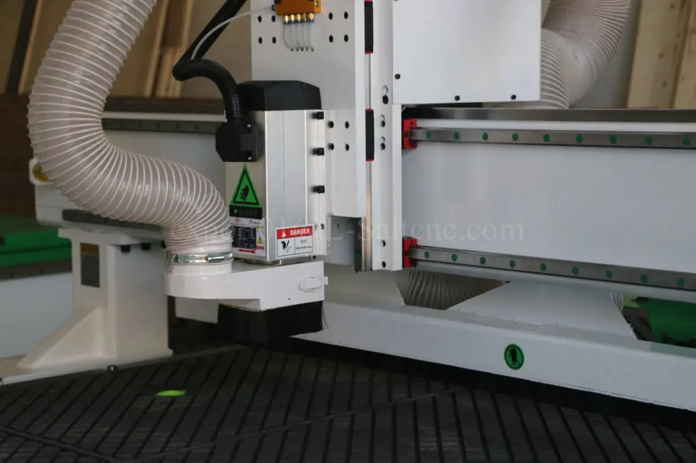 Режущий станок с ЧПУ китайский производитель 4 осевой фрезерный 3d гравировальный