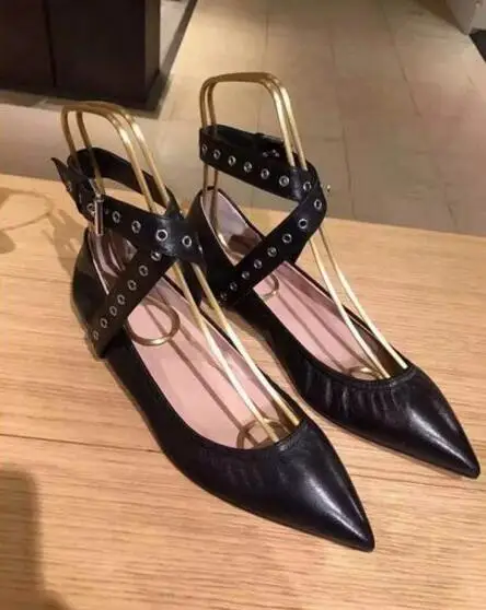 Лидер продаж осень 2017 г. балетки в европейском стиле с заклепками заостренный