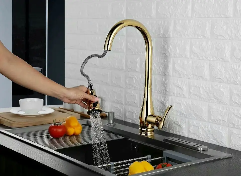 Free ship Brand New Pull Out Sprayer Kitchen Faucet Gold color Single Hole Sink tap deck mounted classic |